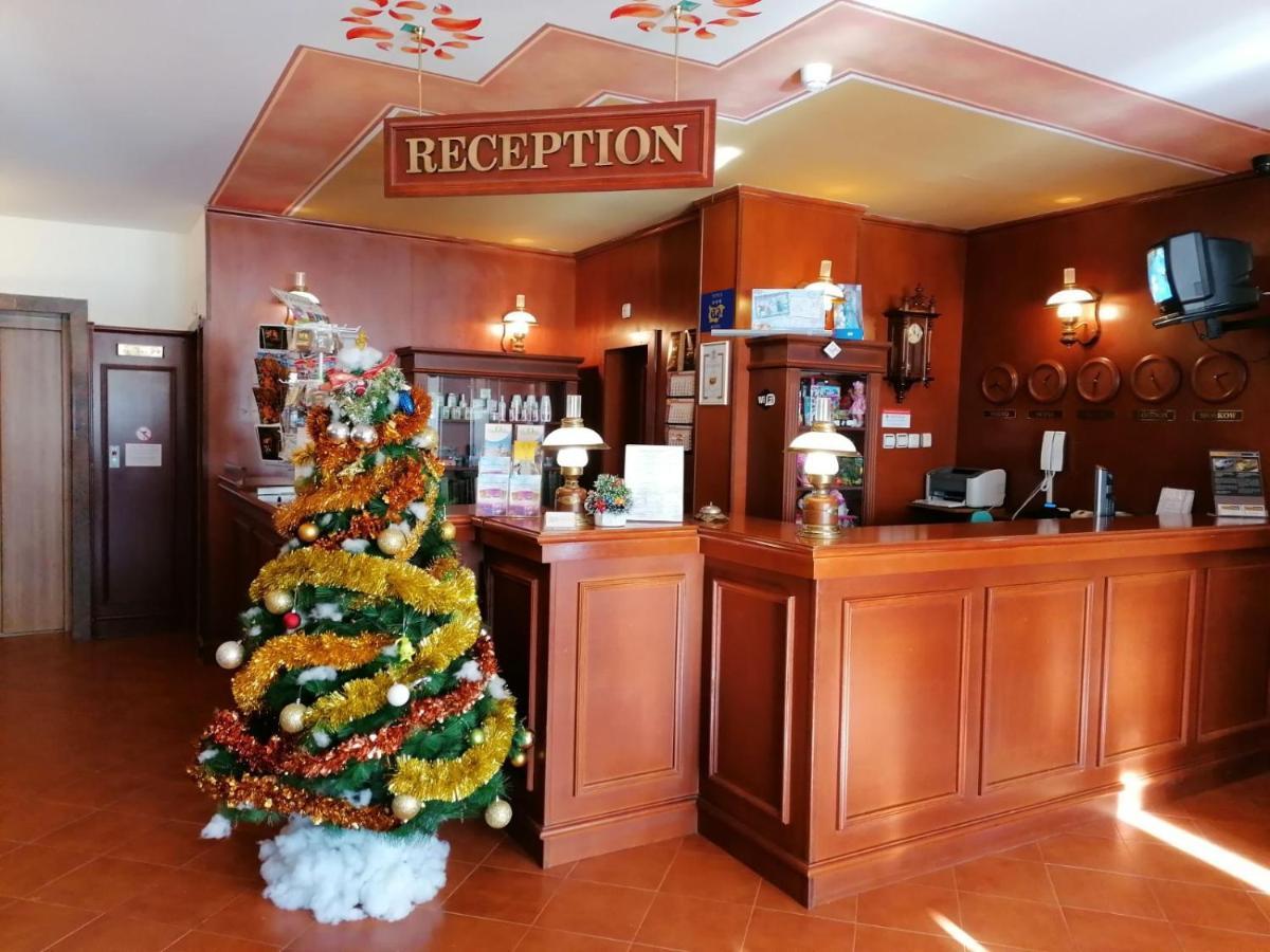 Elina Hotel ปอมโปโรโว ภายนอก รูปภาพ