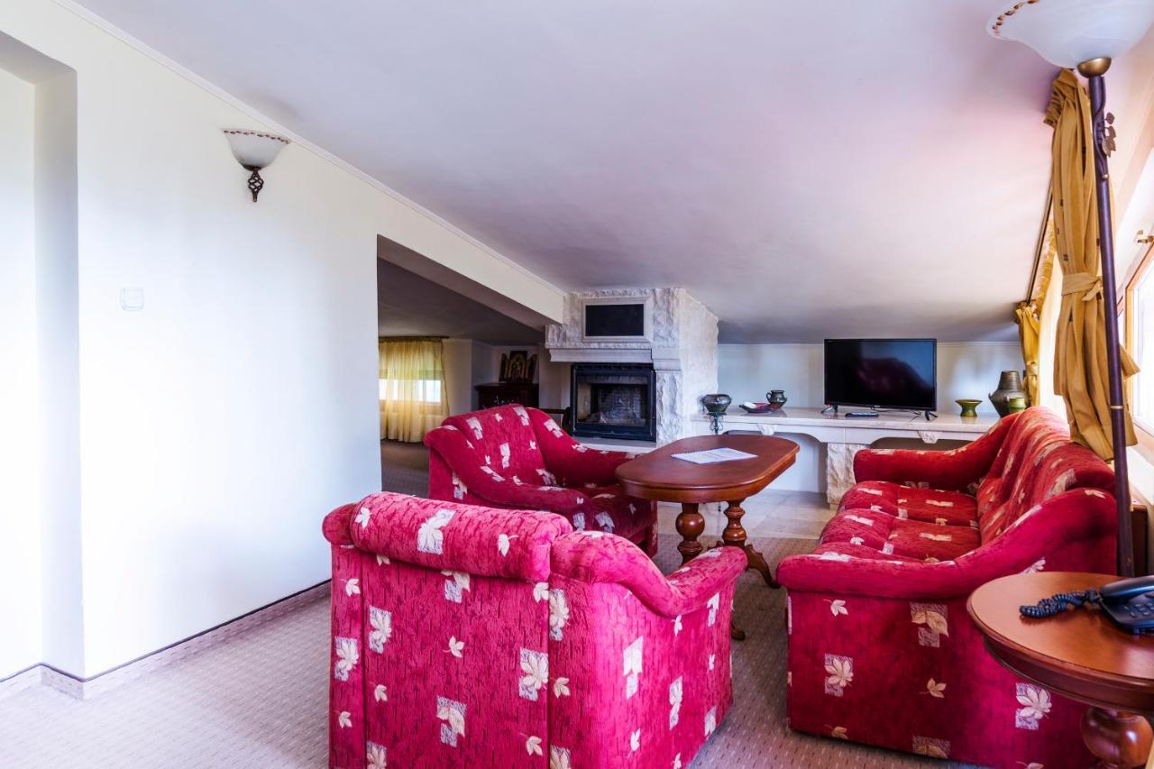 Elina Hotel ปอมโปโรโว ภายนอก รูปภาพ