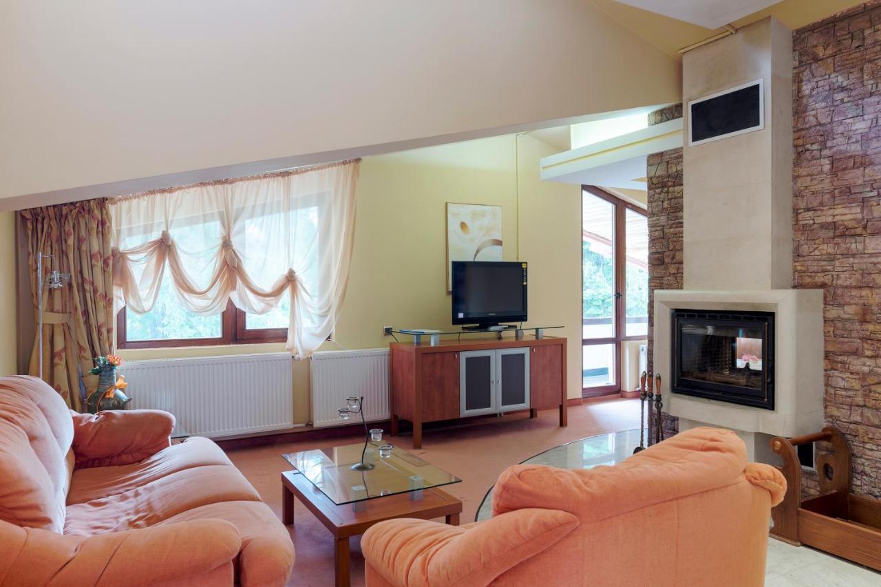 Elina Hotel ปอมโปโรโว ภายนอก รูปภาพ